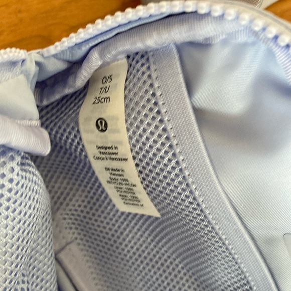 ❤️ Lululemon Extended Strap Everywhere Belt Bag EBB Pastel Blue NWT - Picture 11 of 12